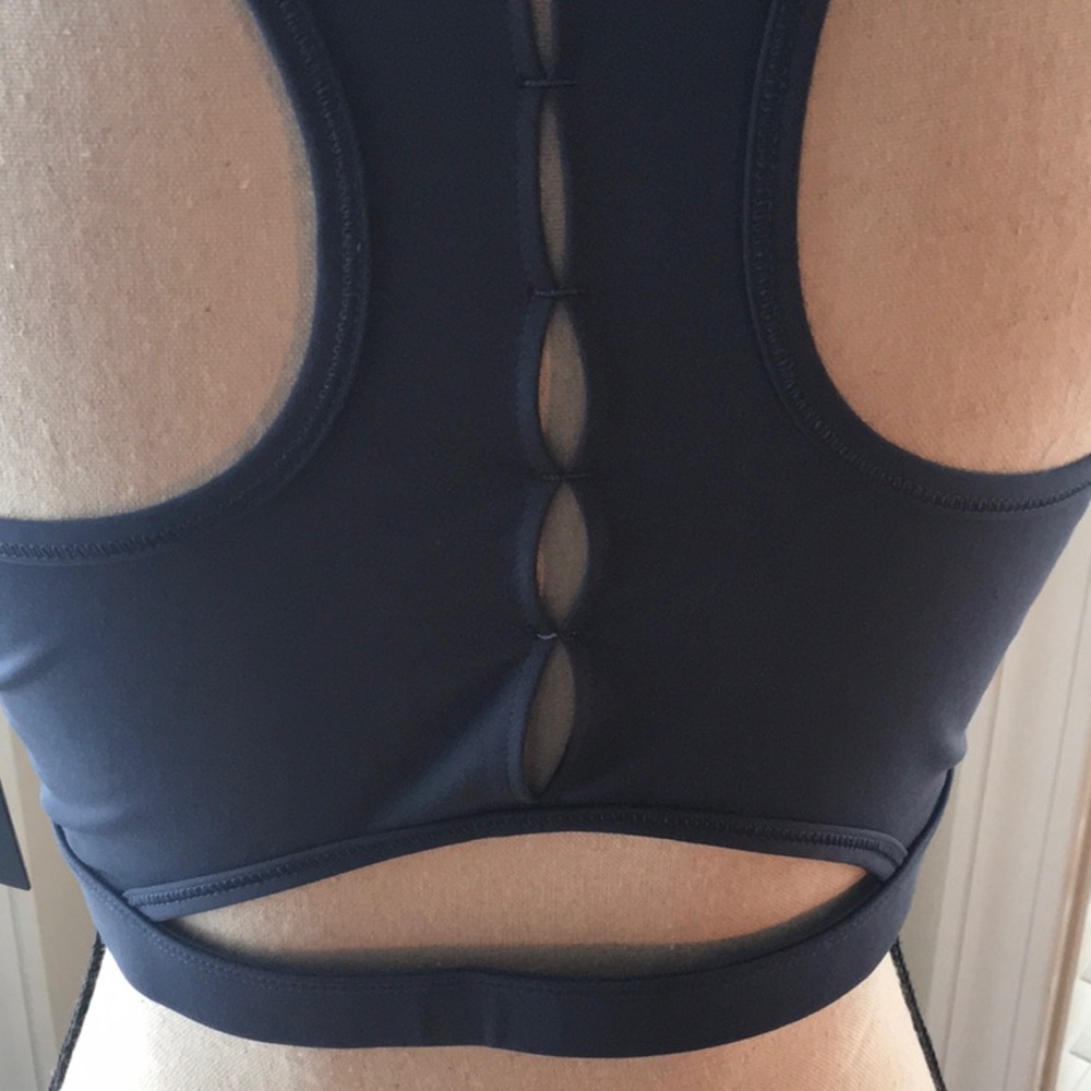 NWT Peloton Swoosh High Neck Bra with Detailed Back Size XL